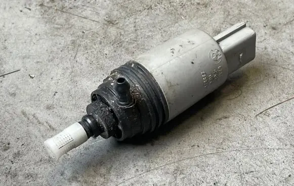 BMW 3 E92 E93 Windscreen/windshield washer pump 6934159 8657610