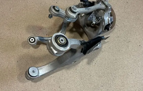 Rear wheel hub spindle/knuckle
