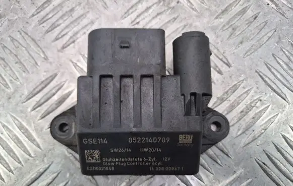 Mercedes-Benz E W211 Glow plug pre-heat relay 0522140709 E2110021048 16328008671
