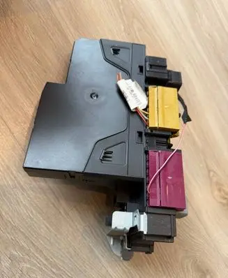 Mercedes-Benz A W176 Fuse module A2465400040 2465400040