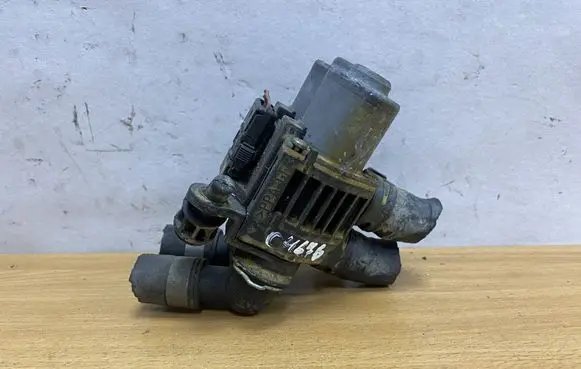 Mercedes-Benz E W210 Coolant heater control valve 0018307884 C4676