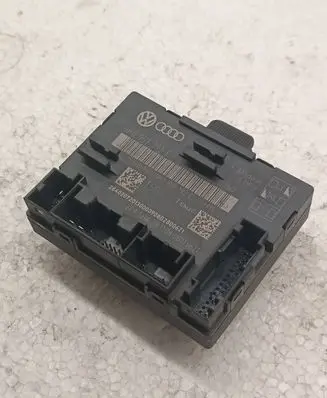 Volkswagen Tiguan Door control unit/module 8K0959792E