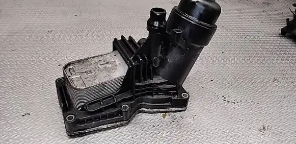 BMW 3 E90 E91 Oil filter mounting bracket 70377354 8507626