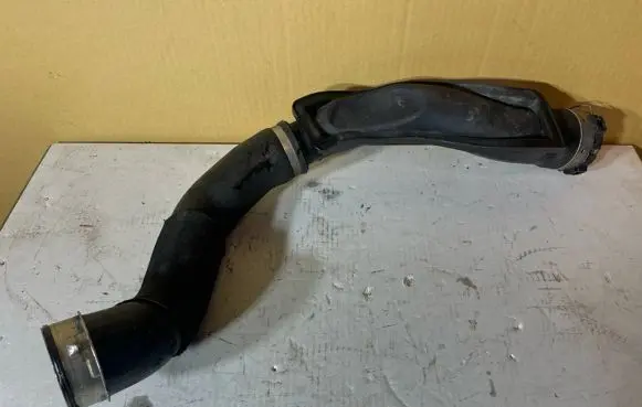 BMW X6 E71 Intercooler hose/pipe 7807986