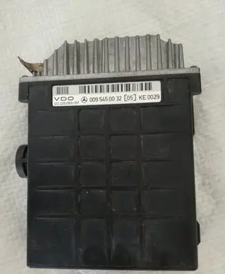 Mercedes-Benz E W124 Engine control unit/module 0095450032