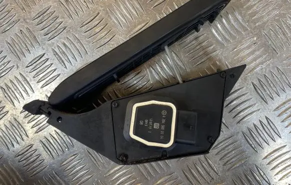 Mercedes-Benz E W212 Accelerator throttle pedal A2043000004 0013 120713