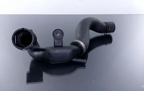 Volkswagen Touareg I Engine coolant pipe/hose 7L6122291