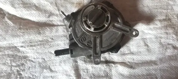 Mercedes-Benz SLK R171 Vacuum pump A2722300265