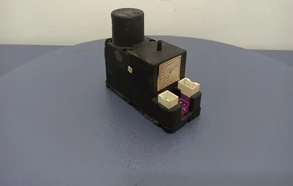 Audi A4 S4 B5 8D Central locking vacuum pump 4A0862257J