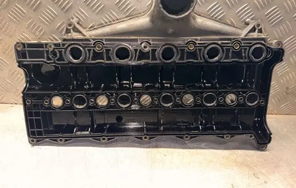 Volvo V70 Rocker cam cover 30743259 DP5UA PA66GF35