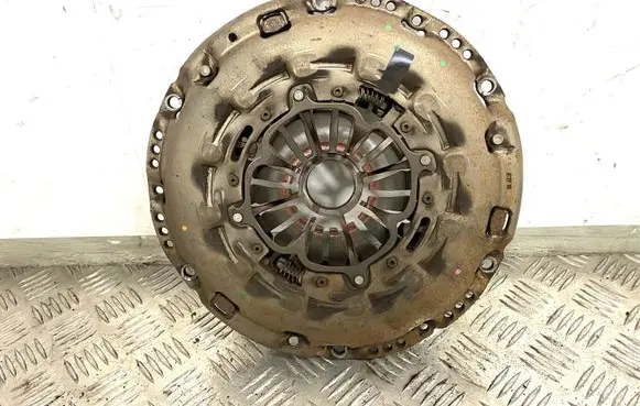 Toyota Avensis T270 Pressure plate 3121005150 HU8L27