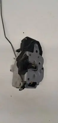 Chevrolet Camaro Front door lock 13579524