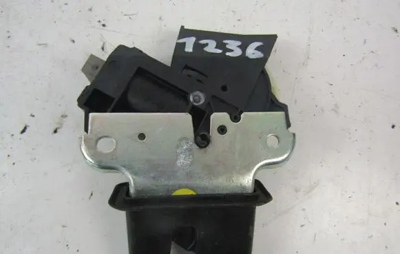Volkswagen PASSAT B6 Tailgate/trunk/boot lock/catch/latch 4F5827505D