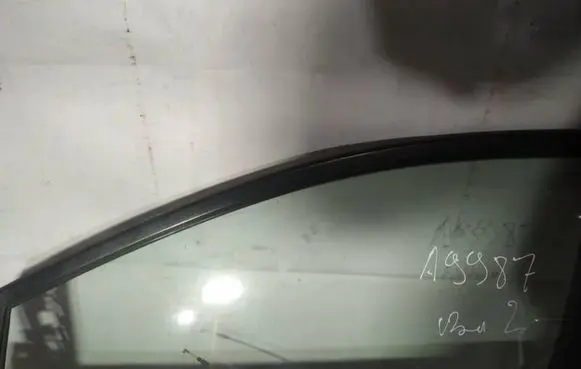 Mazda 2 Front door window glass four-door as2