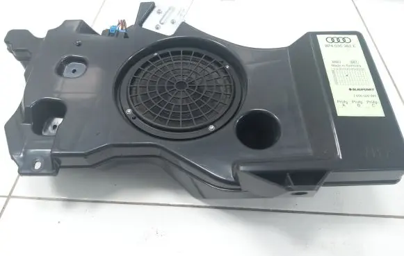Audi A3 S3 8P Subwoofer speaker 8P4035382