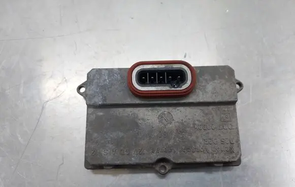 Audi A6 S6 C6 4F Voltage converter/converter module 5DV008290-00