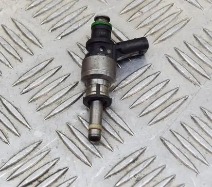 Audi A4 S4 B8 8K Fuel injector 104390520 306E036P