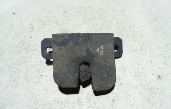 Volkswagen PASSAT B5 Tailgate/trunk/boot lock/catch/latch 3B9827505C