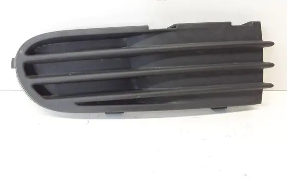 Volvo V70 Front bumper lower grill 30657010