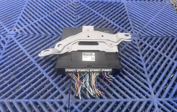 Toyota Auris E180 Battery control module MB2850001813