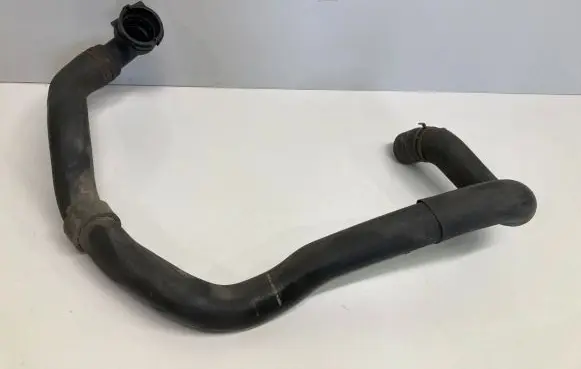 Volkswagen PASSAT B6 Engine coolant pipe/hose