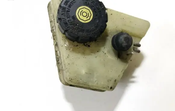 Brake fluid reservoir