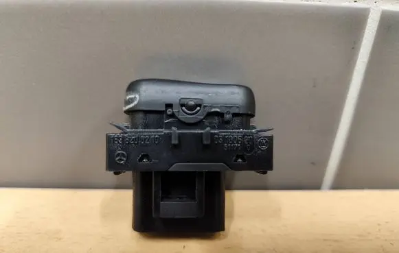 Mercedes-Benz ML W163 Seat heating switch 1638200210 03100521