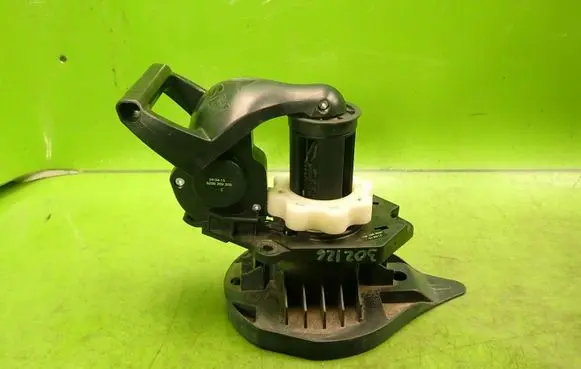 Renault Clio IV Spare wheel mounting bracket 8200922466