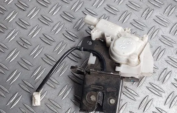 Mazda 2 Tailgate/trunk/boot lock/catch/latch