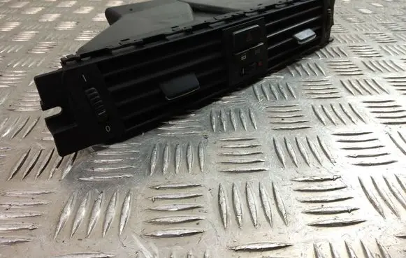 BMW 3 E92 E93 Dash center air vent grill 9151176