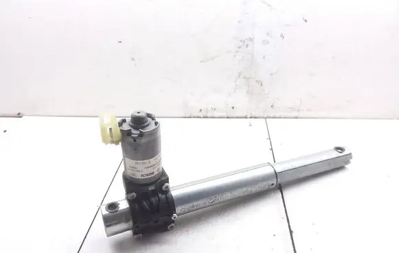 BMW 5 F10 F11 Seat adjustment motor 9168755 0390204011