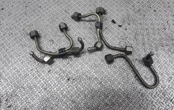 Fuel injector supply line/pipe