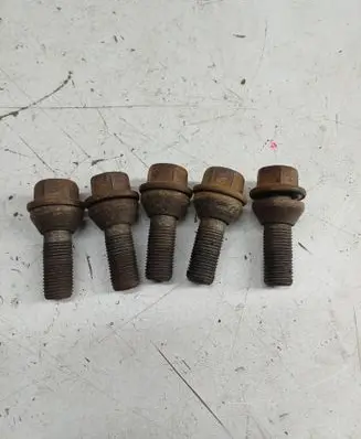 Volvo XC90 Nuts/bolts 