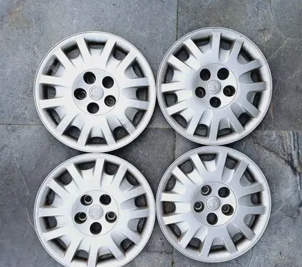 Chrysler Voyager R16 wheel hub/cap/trim 04766336AA 04766066AC