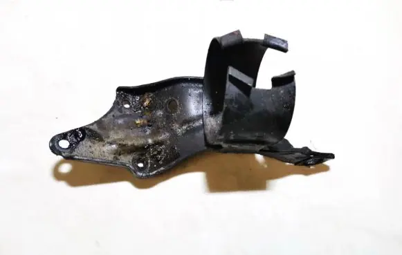 Volkswagen PASSAT B5 Engine mounting bracket