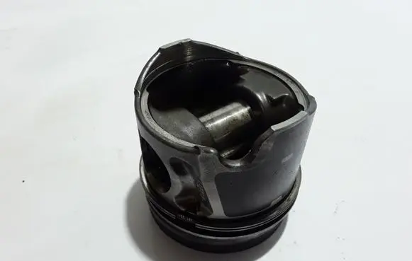 Piston with connecting rod