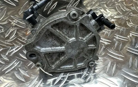 Peugeot 508 Vacuum pump 9804021880