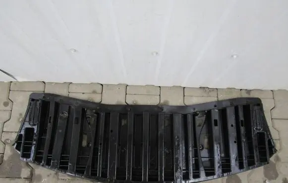 Nissan Note (E12) Front bumper skid plate/under tray 