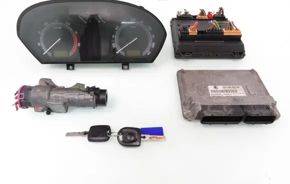 Skoda Fabia Mk1 (6Y) Engine control unit/module ECU 5WP4422302 03E906033AB 6Q1937049D