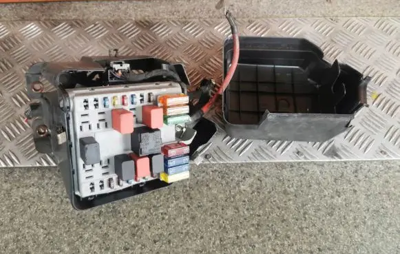 Fiat Punto (188) Fuse module 46835425 46835581