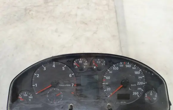 Audi A4 S4 B5 8D Speedometer (instrument cluster) 8D0919033P 88311255