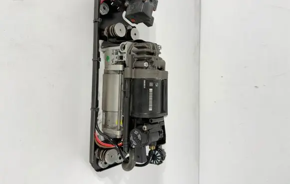 BMW 7 F01 F02 F03 F04 Air suspension compressor/pump 6794465 24449710 4154034160