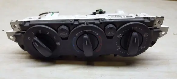 Ford Focus Climate control unit P69607337801221720 7M5T19980BA 69607337