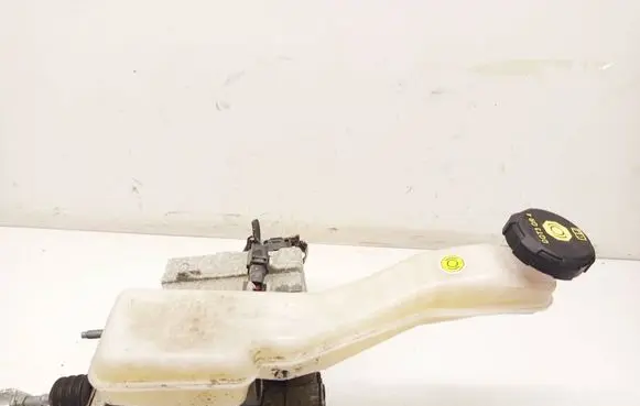 Hyundai Kona I Brake fluid reservoir 