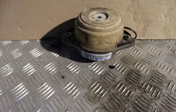 Mercedes-Benz GLE (W166 - C292) Engine mount vacuum valve 