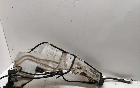 Ford Focus Windshield washer fluid reservoir/tank 4M5113K163