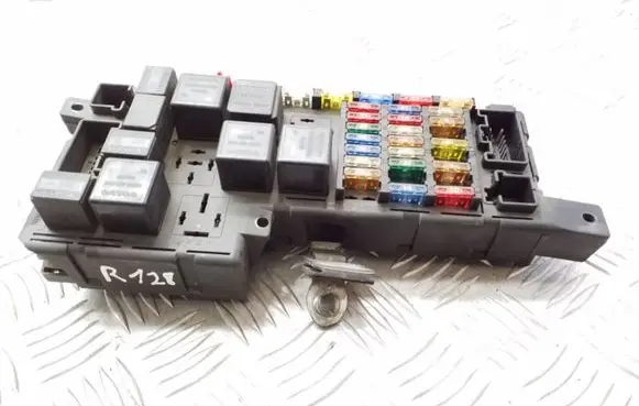 Volvo V70 Fuse module 518787205 8678449