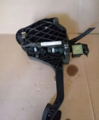Volkswagen Golf V Accelerator throttle pedal 1K2721059BH