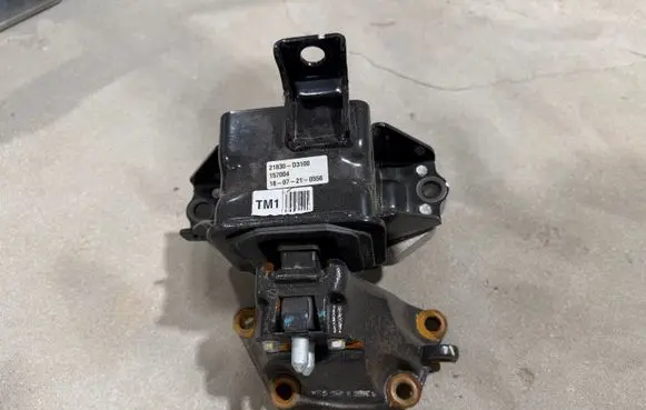 Hyundai Tucson TL Engine mount vacuum valve 21830D3100