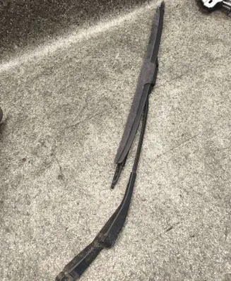 BMW 5 E34 Front wiper blade arm